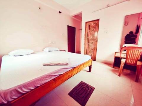 Standard Double Room | Free WiFi, bed sheets