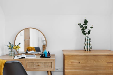 Vanity in bedroom 3 with drawers - 5 The Vista, Willingcott