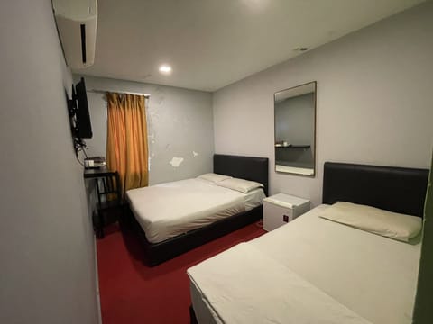 Superior Suite, Multiple Beds | Soundproofing, free WiFi, bed sheets