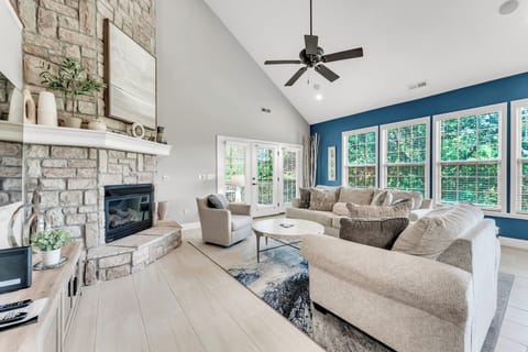 Two large living spaces - new remodel with all new furnishings. Branson close!