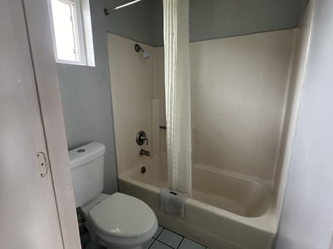 Classic Double Room | Bathroom