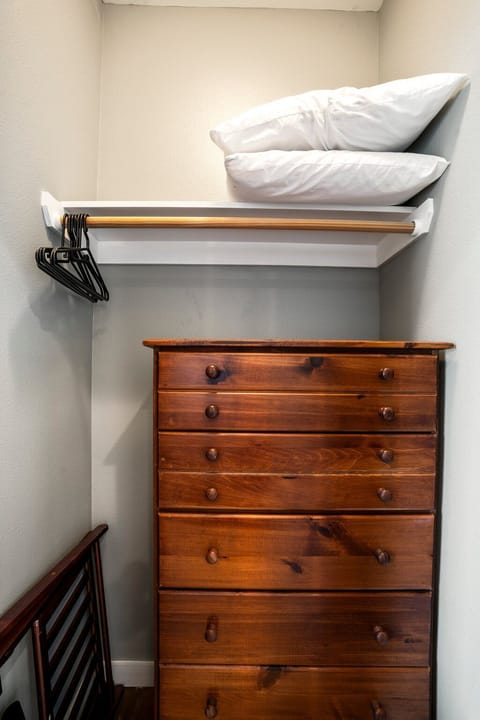 Closet in the 2nd bedroom