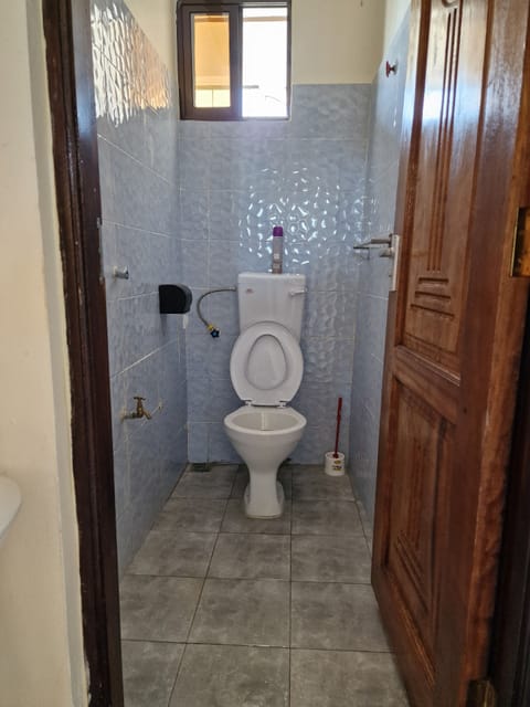 Comfort Apartment | Bathroom | Towels, toilet paper