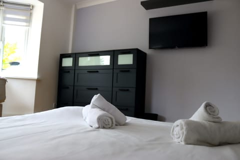 Luxury House | Egyptian cotton sheets, premium bedding, individually furnished