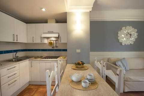 Apartment, 1 Bedroom, Smoking, Patio | Private kitchen