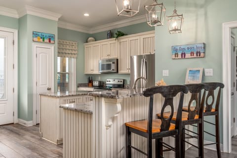005 Goin' Coastal Fully Equiped Kitchen