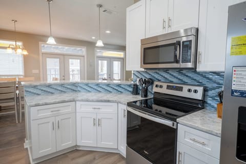 007 Lazy Daze Beach House Kitchen Stove