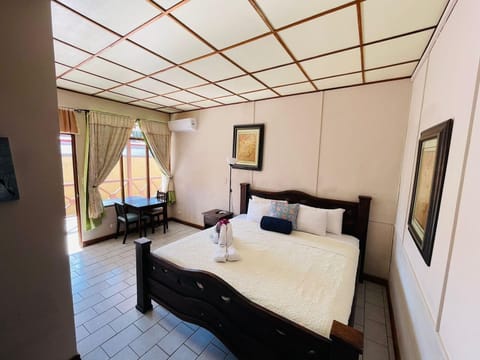 Traditional Room | In-room safe, individually decorated, iron/ironing board, free WiFi