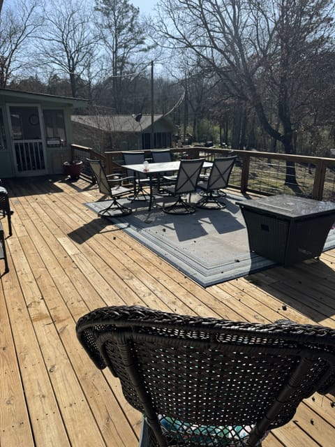 Bellawood Resort #11 Cozy 3-bedroom cabin with boat slip House in Greers Ferry Lake