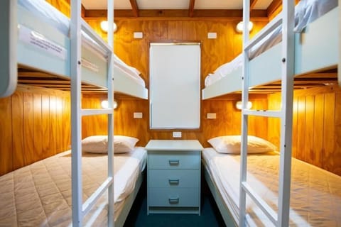 Economy Cabin | Bed sheets