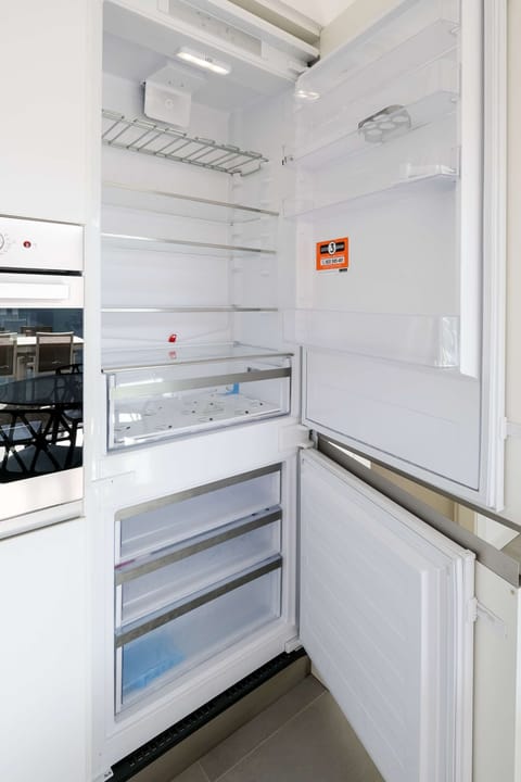 Fridge + freezer