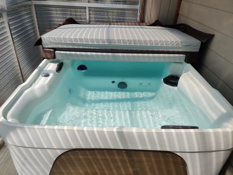 New 4 person hot tub ideal for relaxing after a long day
