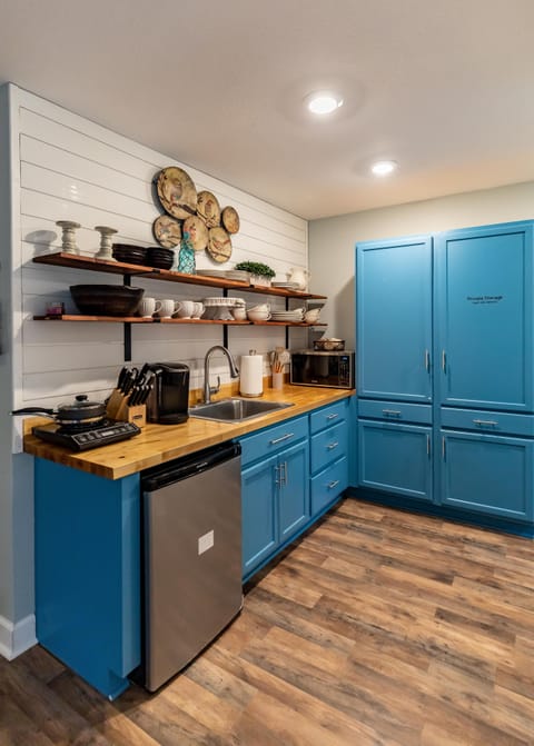 kitchenette in master