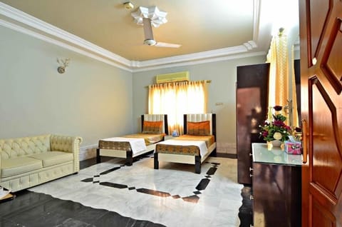 Deluxe Double Room | In-room safe, soundproofing, iron/ironing board, free WiFi