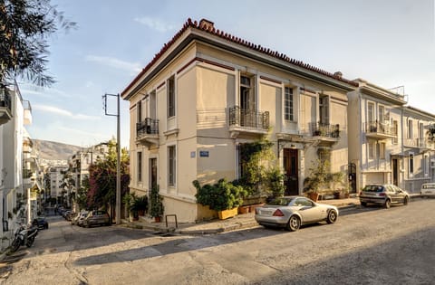 The Neoclassical building
of your accommodation
Acropolis Gem