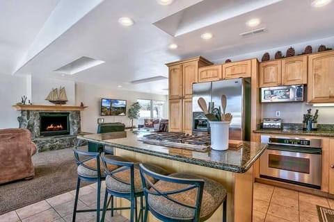 House, 5 Bedrooms | Private kitchen