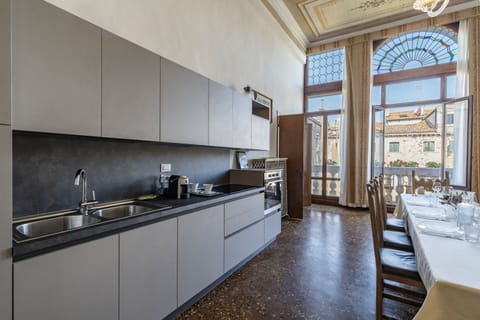 Deluxe Apartment | Private kitchen | Fridge, microwave, dishwasher, electric kettle