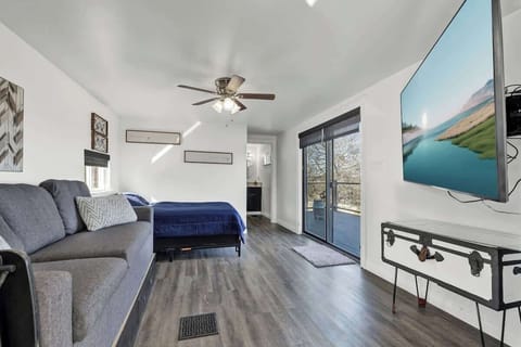 House, 1 Double Bed, Patio (240 Stony Hills Rd) | 1 bedroom, individually decorated, individually furnished, bed sheets