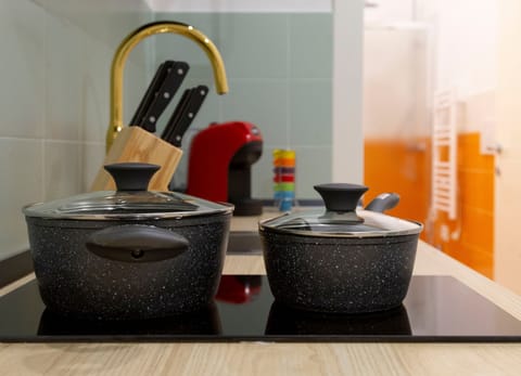 City Room | Private kitchen | Fridge, coffee/tea maker, cookware/dishes/utensils