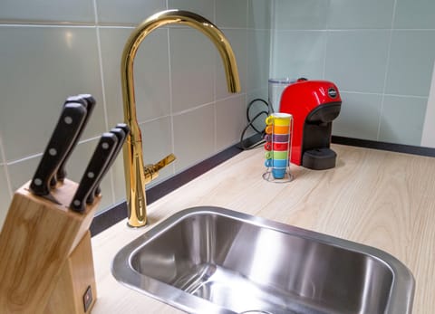 City Room | Private kitchen | Fridge, coffee/tea maker, cookware/dishes/utensils