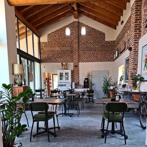 Free daily full breakfast