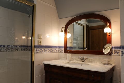 Family Room | Bathroom | Hair dryer, towels