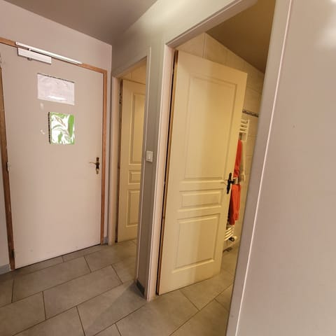 Triple Room, Non Smoking, Valley View | Bathroom | Shower, free toiletries, towels, soap