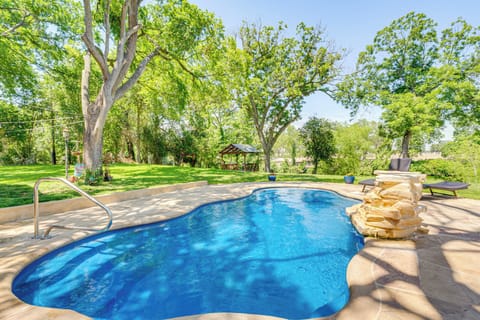 Seguin Vacation Rental | 5BR | 3.5BA | 4,300 Sq Ft | Access Only By Stairs