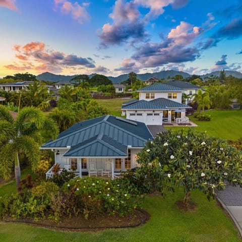 7 Bed Farmhouse Estate Cottage House Included