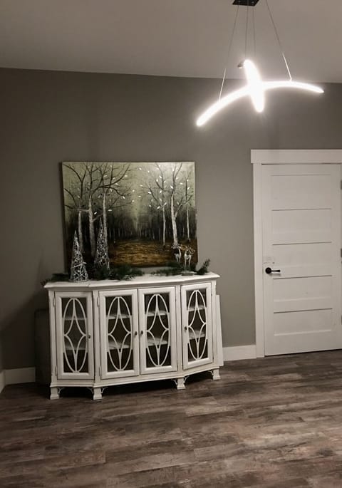 A spacious entry hall gives you space to store extra things.