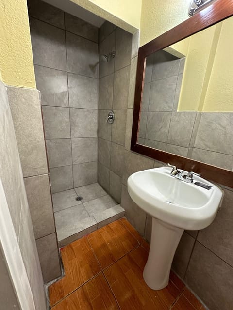 Comfort Double Room, City View | Bathroom | Towels