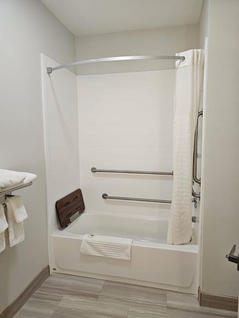 Room, 1 King Bed, Accessible, Non Smoking | Bathroom | Bathtub, hair dryer, towels