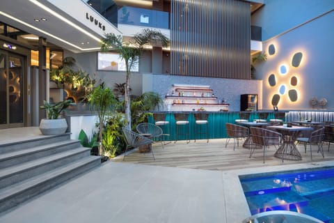 Poolside bar