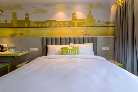 Business Double Room, 1 Queen Bed | Desk, soundproofing, free WiFi