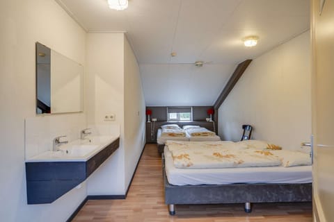 Laptop workspace, free WiFi, bed sheets