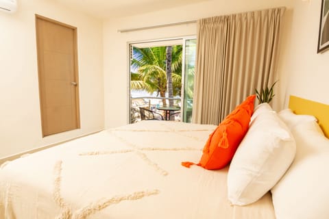 Master King Bedroom Ocean View Balcony | Free minibar items, free WiFi, bed sheets