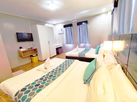 Standard Room, 2 Double Beds, Shared Bathroom, Sea View | Free WiFi, bed sheets