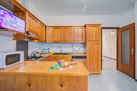 Family Apartment, 3 Bedrooms, Mountainside (Zio Enry Terrace Apartment Orta Lake) | Private kitchen | Fridge, microwave, oven, stovetop