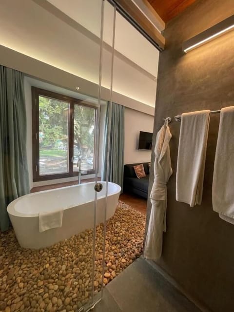 Family Villa, 2 Bedrooms, Connecting Rooms, Pool View | Bathroom | Free toiletries, hair dryer, bathrobes, slippers
