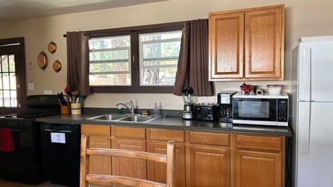 COTTAGE 1 - ARCTIC FOX | Private kitchen | Full-size fridge, microwave, oven, dishwasher