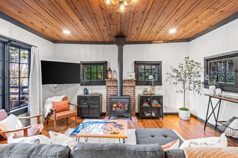 Welcome in to the beautiful BayView Cottage!