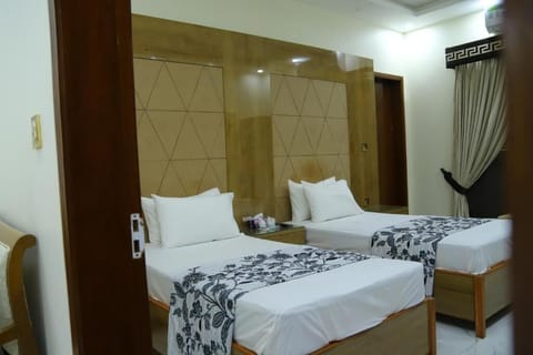Deluxe Double Room | Soundproofing, iron/ironing board, free WiFi