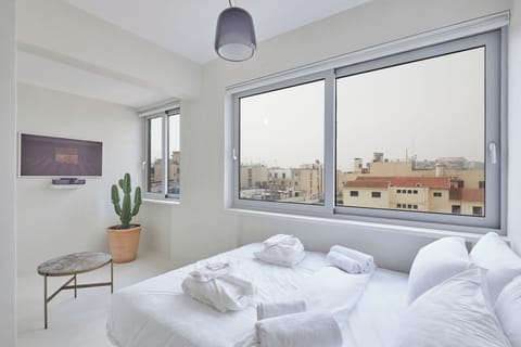 Suite with City View 9 | Egyptian cotton sheets, premium bedding, pillowtop beds