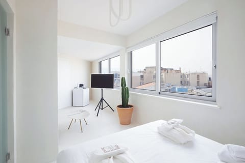 Suite with City View 6 | Egyptian cotton sheets, premium bedding, pillowtop beds