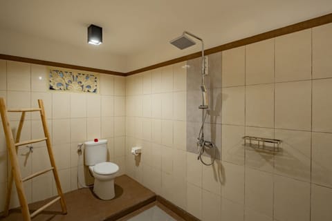 Standard Suite | Bathroom | Shower, soap