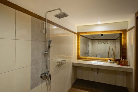 Standard Suite | Bathroom | Shower, soap