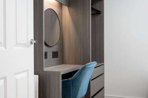 3 bedrooms, individually decorated, individually furnished, desk