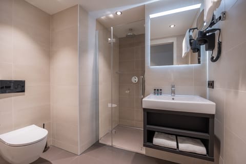 Comfort Room, City View | Bathroom | Designer toiletries, hair dryer, towels