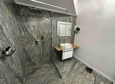 Exclusive Apartment | Bathroom | Shower, rainfall showerhead, free toiletries, hair dryer