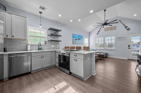 The kitchen has everything you need to feel at home.